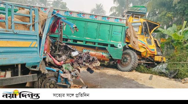 বাগেরহাটে ২ ট্রাকের মুখোমুখি সংর্ঘষ, চালক নিহত