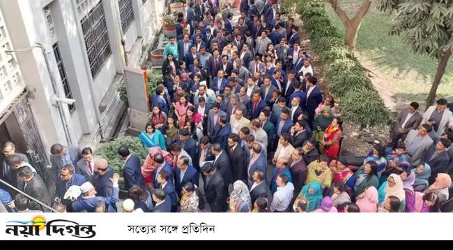 কমিশনের সুপারিশ ঘিরে প্রশাসন ও অন্য ক্যাডারদের মধ্যে দ্বন্দ্ব বাড়ছে