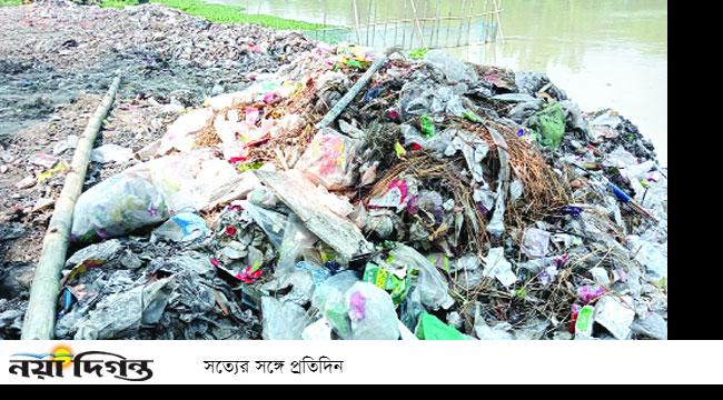 দখল-দূষণে অস্তিত্ব সঙ্কটে নন্দকুজা নদী