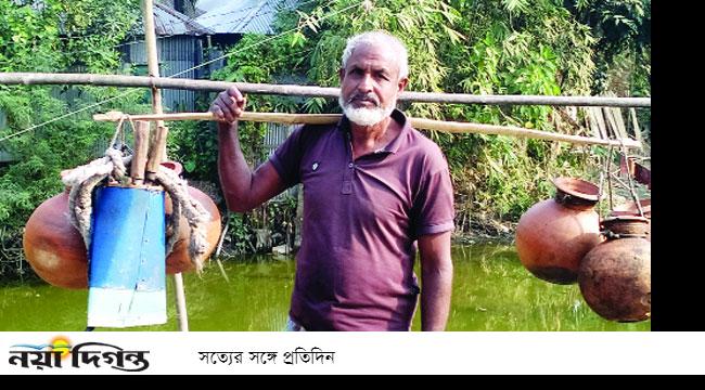 নিপাহ ভাইরাস আতঙ্কে ফুলবাড়ীতে বিক্রি কমেছে খেজুরের রস : নয়া দিগন্ত