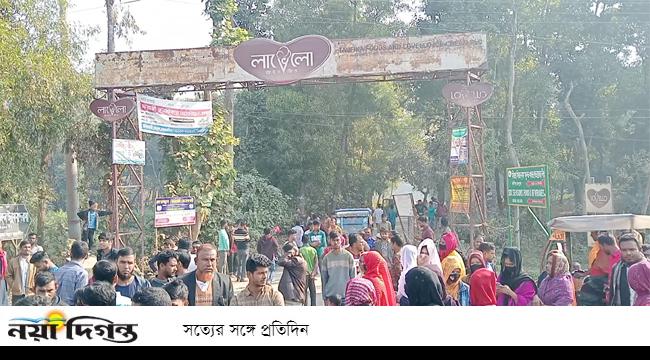 ভালুকায় বকেয়া বেতনের দাবিতে শ্রমিকদের মহাসড়ক অবরোধ