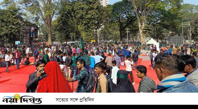 মার্চ ফর ইউনিটি : শহীদ মিনারে জড়ো হচ্ছেন শিক্ষার্থীরা