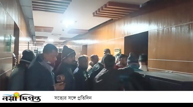 ছুটির দিনে সারাদেশ থেকে খামারবাড়ি ডেকে এনে টাকা তুলছে প্রকল্প অফিস