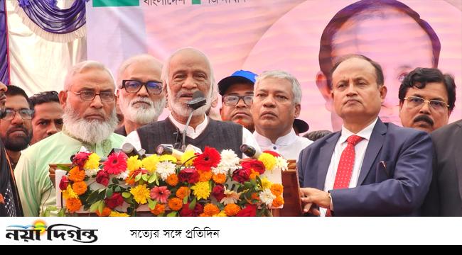 নিজ স্বার্থ বিসর্জন দিয়েই দেশকে রক্ষা করতে হবে : ড. মঈন খান