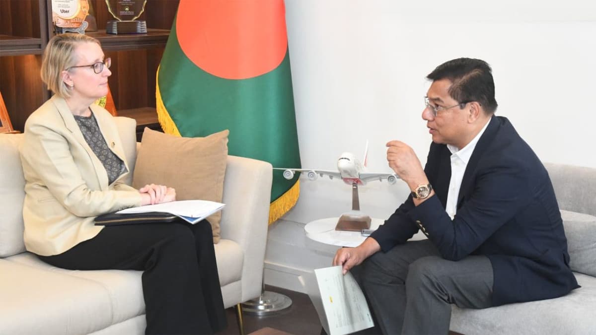বিমানমন্ত্রীর সাথে ব্রিটিশ হাইকমিশনারের সৌজন্য সাক্ষাৎ
