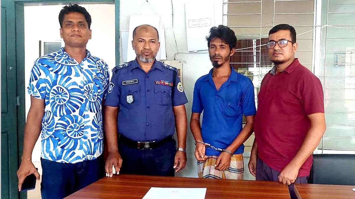 কাঁঠালিয়ায় ইয়াবাসহ যুবক আটক