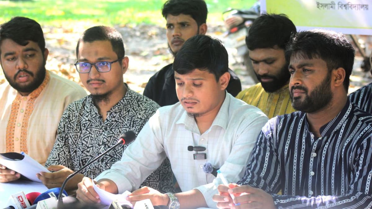 ইবিতে আবাসিক হলগুলোর সিট বরাদ্দে নির্দিষ্ট গোষ্ঠীকে সুবিধা দিচ্ছে প্রশাসন