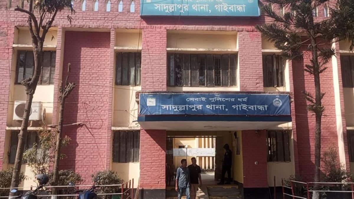 লোকালয়ে ঢুকে শিয়ালের আক্রমণ, স্বামী-স্ত্রীসহ আহত ৫