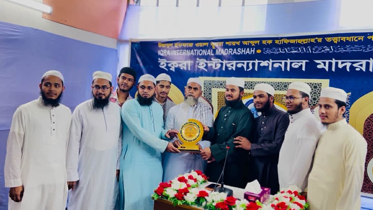 সম্মাননা পেলেন বিশ্বজয়ী হাফেজ নাজমুস সাকিব