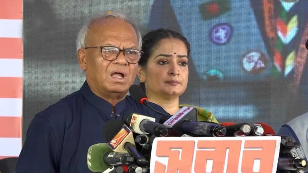 ১৭ বছরে জাতির মানবিক মেরুদণ্ডকে প্লাস্টিকের মেরুদণ্ডে রূপান্তরিত করা হয়েছে : রিজভী