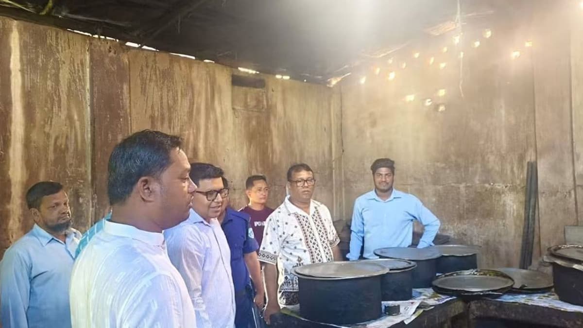 আনোয়ারায় ভ্রাম্যমাণ আদালতের অভিযান, ৩ ব্যবসায়ীকে জরিমানা