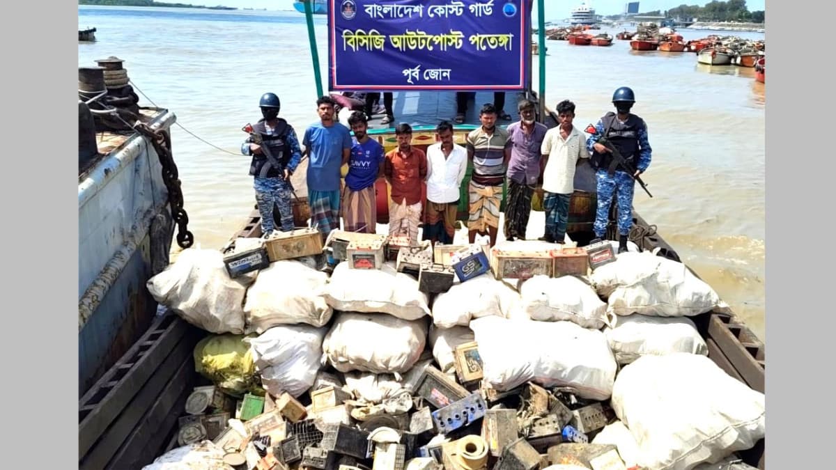 পতেঙ্গায় দুই টন লোহার স্ক্র্যাপসহ ৭ চোরাকারবারি আটক