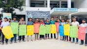 ইবির ভাড়া বাসের চাপায় শিক্ষার্থীর বাবা নিহত, ৬ দাবিতে মানববন্ধন