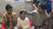 বেঁধে রাখা বাবাকে শিশু মেয়ের খাওয়ানোর ভিডিও ভাইরাল, পাশে দাঁড়াল প্রশাসন