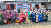 মোহাম্মদপুরে শিক্ষার্থীদের মাঝে হিজাব-টুপি বিতরণ