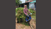 মধুপুরের পাহাড়িয়াদের আগাছা বিক্রি যেন এক ভিন্ন পেশা