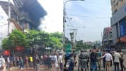 মিরপুরে হকারদের সাথে সংঘর্ষ, সিটি করপোরেশনের গাড়িতে আগুন