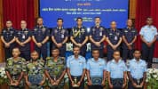 ট্রফি ও সনদ পেলেন ২০২৫ সালের শ্রেষ্ঠ ৭ বিমানসেনা ও এমওডিসি