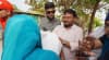 বন্যাদুর্গতদের মাঝে খাদ্যসামগ্রী বিতরণ রাসিক প্রশাসকের