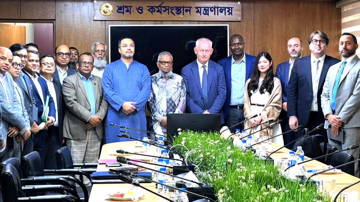 শ্রমিকের অধিকার ও শোভন কর্মসংস্থান বর্তমান সরকারের অগ্রাধিকার