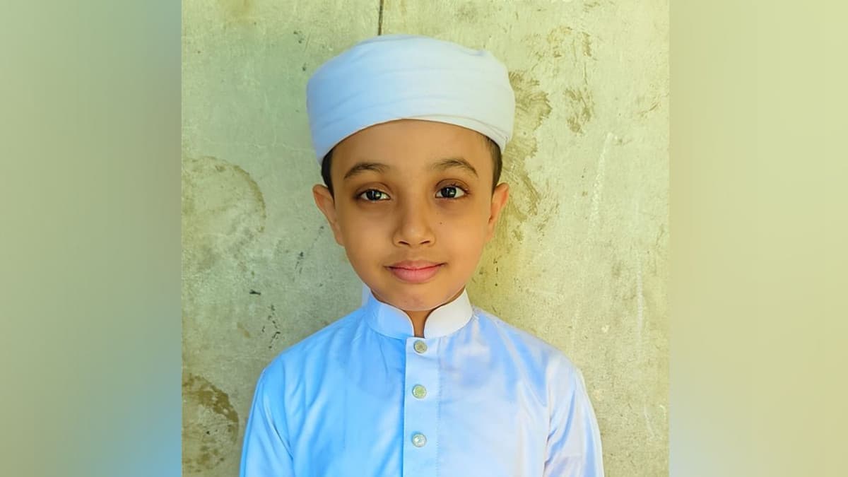মিরসরাইয়ে মাত্র ১১ মাসে হাফেজ হলেন ৮ বছরের মুগ্ধ
