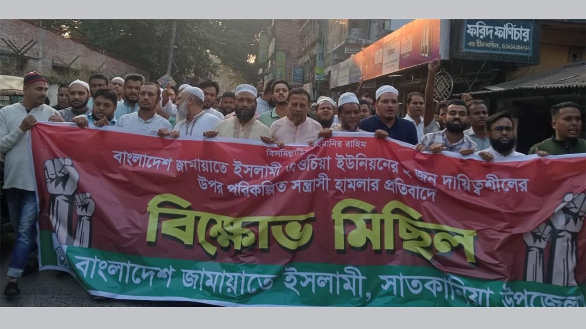 সাতকানিয়ায় মুখোশধারী সন্ত্রাসীদের হামলায় দুই জামায়াত নেতা আহত