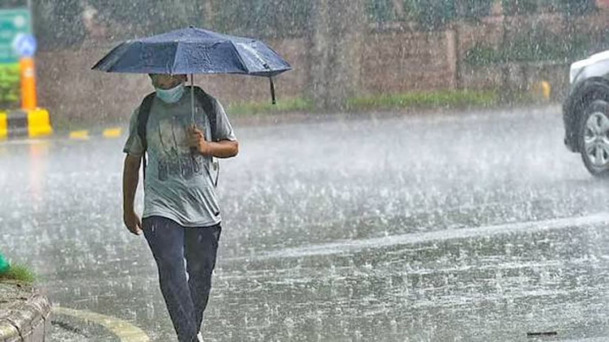 ঢাকায় হালকা বৃষ্টির আভাস, কমতে পারে দিনের তাপমাত্রা