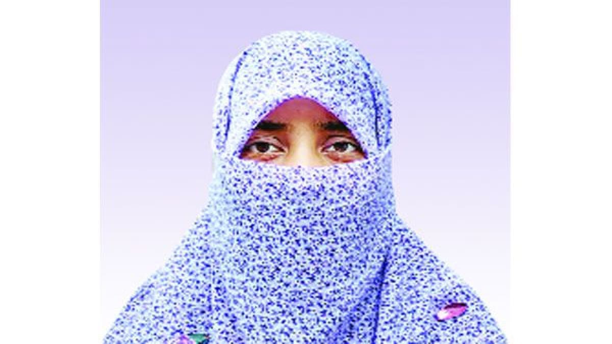 নিকাব পরা ছাত্রী নিয়ে আপত্তি শুধু ধর্মের নয়, ক্ষমতা অপব্যবহারেরও প্রশ্ন