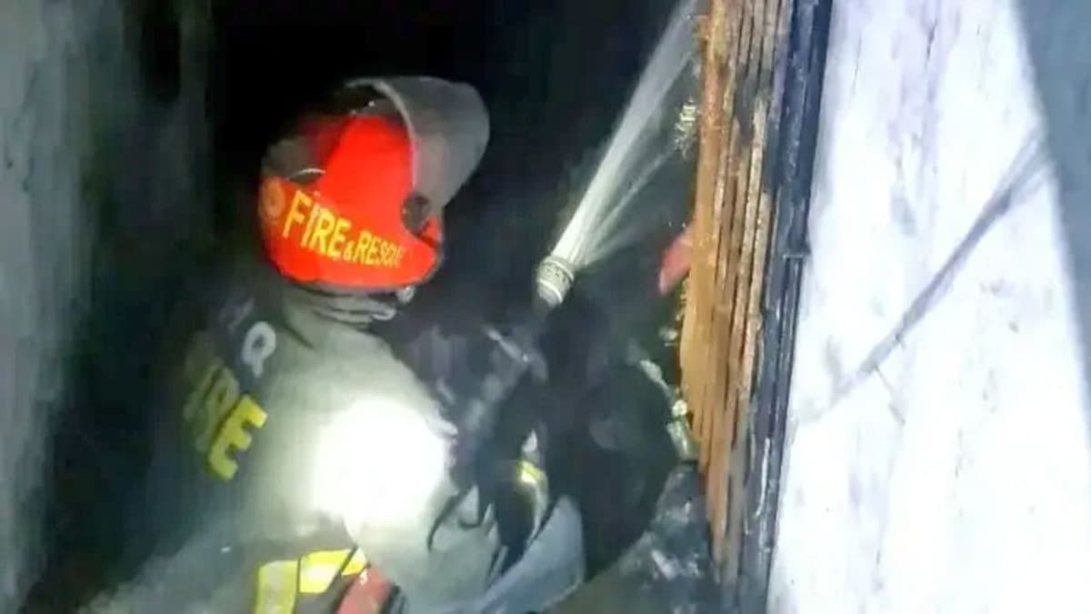 ৩৭ ঘণ্টার চেষ্টায় চকবাজারের আগুন পুরোপুরি নির্বাপণ