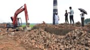 সুবর্ণচরে লাইসেন্সবিহীন ইটভাটা গুঁড়িয়ে দিল প্রশাসন