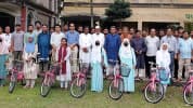 হাতীবান্ধায় ২০ দরিদ্র মেধাবী শিক্ষার্থীর হাতে বাইসাইকেল উপহার