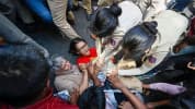 দিল্লিতে নারী বিক্ষোভকারীদের হেনস্থা, ‘দ্বিতীয় যন্তর মন্তরের’ ডাক ককরোচদের