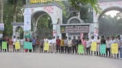 রাবিতে সাংবাদিকদের ওপর ছাত্রদলের হামলা: ইবিতে চোখ বেঁধে প্রতিবাদ