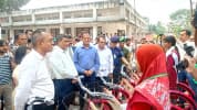বোয়ালমারীতে শিক্ষার্থীদের বাইসাইকেল উপহার ও লাইব্রেরি উদ্বোধন