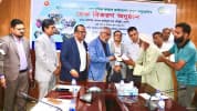 ৫৮৩ শ্রমিকের মাঝে ৫ কোটি টাকার অনুদানের চেক বিতরণ করলেন শ্রমমন্ত্রী