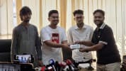 ডাকসুর উদ্যোগে চুরি হওয়া ফোন ফিরে পেলেন ঢাবির তিন শিক্ষার্থী