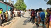 চাটমোহরে অবৈধভাবে মজুত ১১৪ বস্তা সার জব্দ, কৃষকের কাছে সরকারি দামে বিক্রি