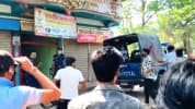 গোপালগঞ্জে পুলিশের ওপর ছাত্রলীগ-যুবলীগের হামলায় আহত ২, গাড়ি ভাঙচুর