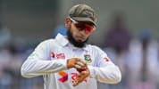 আঙুলের চোটে মিরপুর টেস্টে নেই মুশফিক, ফিরতে পারেন সিলেটে