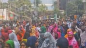 গার্মেন্টস শ্রমিকদের আন্দোলনে মিরপুরের কয়েকটি সড়কে যান চলাচল ব্যাহত