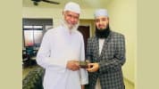জাকির নায়েক থেকে ‘কিসওয়াতুল কাবা’ উপহার পেলেন মিজানুর রহমান আজহারী