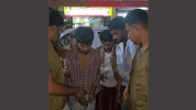 ছদ্মবেশে রিকশার গ্যারেজে ডিবির অভিযান, অস্ত্রসহ আটক ৩