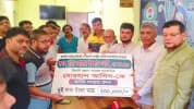 সাংবাদিক বোরহান আনিসের পাশে শামা ওবায়েদ, দিলেন ২ লাখ টাকা