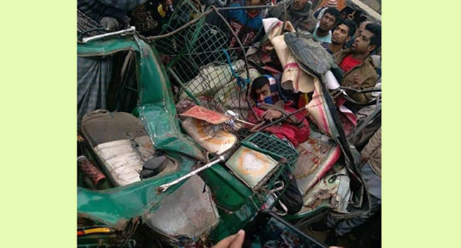 4 autorickshaw passengers killed in truck collision in Sherpur